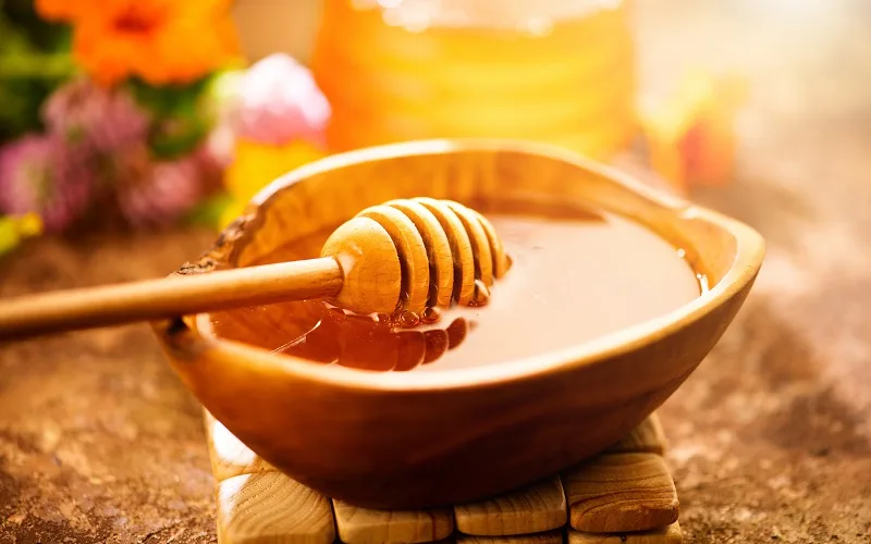 cách làm trắng da bằng mật ong