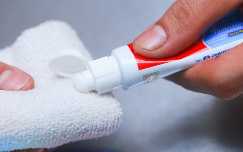 cách trị nám bằng kem đánh răng