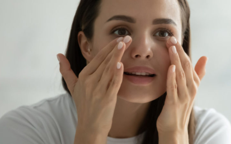 Vì sao có nếp nhăn dưới mắt